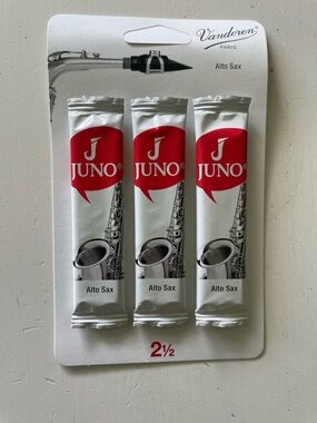 JUNO Alto Sax Reeds Pack (3) - White with Red Accent, Strength 2½